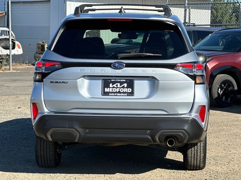 Used 2025 Subaru Forester Limited w/ Popular Package #2 AWD/4WD image 5