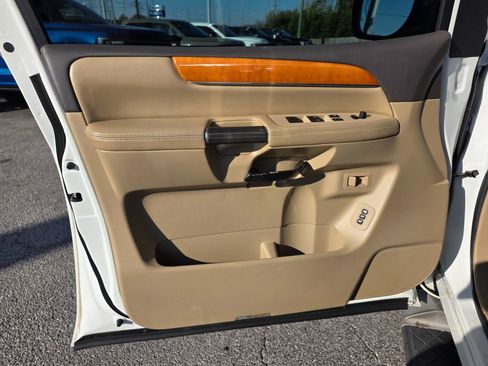 Used 2014 Nissan Armada Platinum w/ Platinum Reserve Package image 26