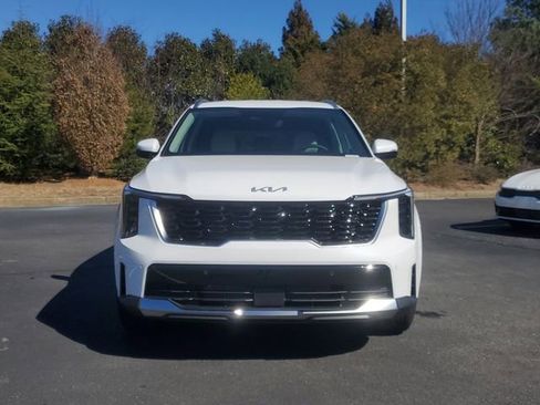 Certified 2025 Kia Sorento S FWD image 2