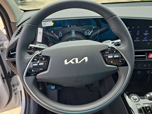 New 2026 Kia Niro EX FWD image 28