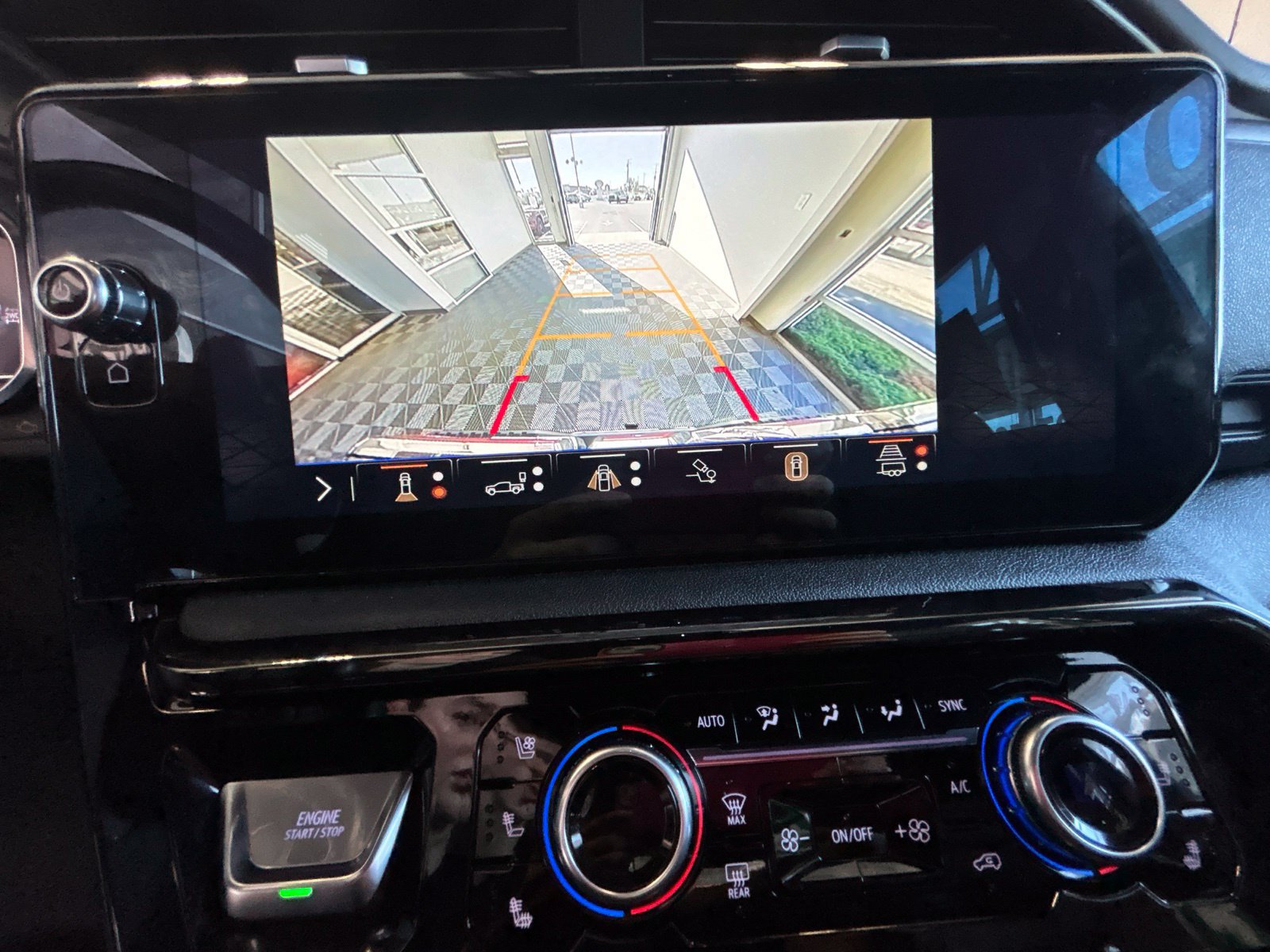 Used 2024 GMC Sierra 1500 AT4 w/ Technology Package AWD/4WD image 28