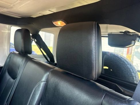 Used 2016 Jeep Wrangler Unlimited Sahara w/ Dual Top Group AWD/4WD image 8