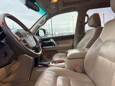 Used 2015 Toyota Land Cruiser image 23