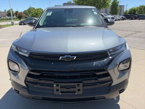 Used 2021 Chevrolet TrailBlazer LS w/ LPO, Blackout Package FWD image 2
