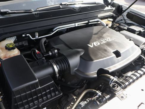 Used 2017 Chevrolet Colorado LT w/ Luxury Package, Chrome RWD image 13