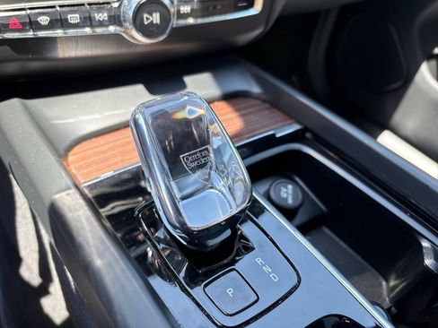 Used 2023 Volvo XC60 B5 Ultimate w/ Protection Package FWD image 23