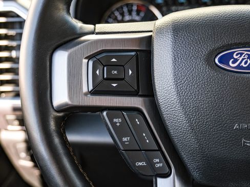 Used 2018 Ford Expedition Platinum image 16