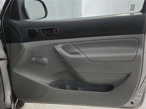 Used 2014 Toyota Tacoma 2WD Regular Cab image 17