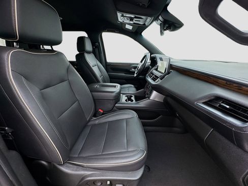 Used 2023 Chevrolet Suburban Premier image 21