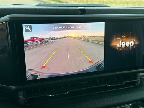 New 2025 Jeep Gladiator Sport image 17