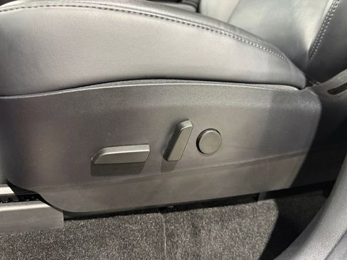 Used 2020 Tesla Model Y Long Range image 24