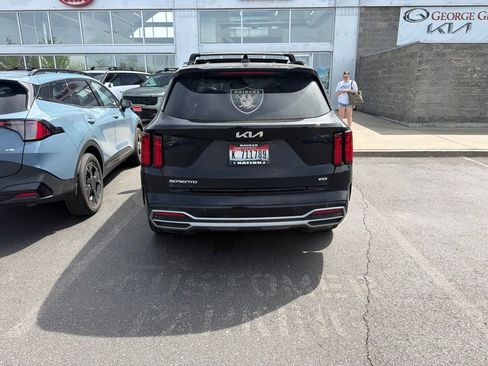 Used 2023 Kia Sorento SX AWD/4WD image 3