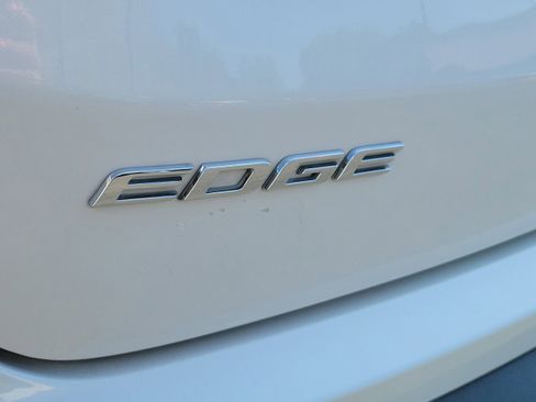 Used 2019 Ford Edge Titanium FWD image 8