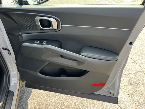 Used 2025 Kia Sorento EX w/ Panoramic Sunroof Package FWD image 11
