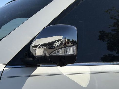 Used 2019 Nissan Armada Platinum w/ Captain's Chairs Package RWD image 37