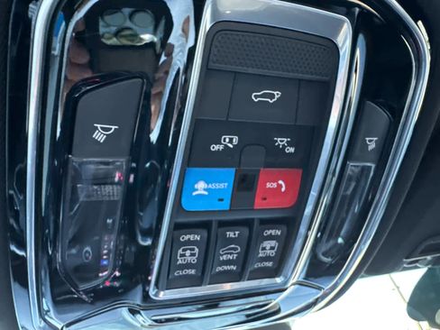 Used 2021 Jeep Grand Cherokee L Overland w/ Luxury Tech Group IV AWD/4WD image 31