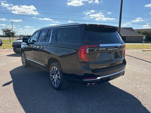 New 2026 GMC Yukon XL Denali w/ Denali Reserve Package AWD/4WD image 4