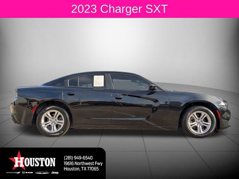 Used 2023 Dodge Charger SXT image 2