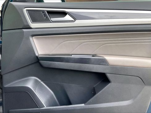 Used 2021 Volkswagen Atlas SE w/ Panoramic Sunroof Package image 22