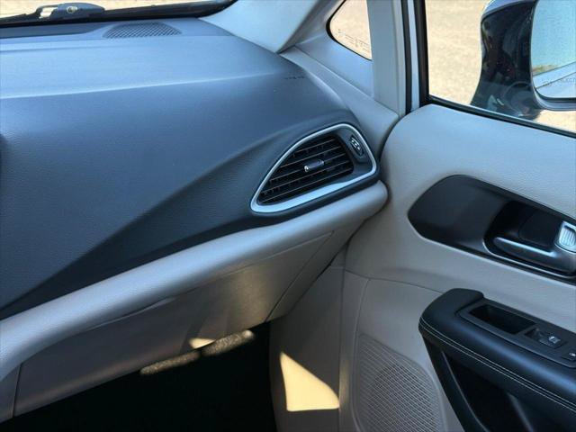Certified 2024 Chrysler Pacifica Touring-L FWD image 13