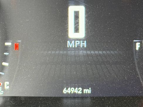 Used 2017 Dodge Challenger R/T RWD image 4