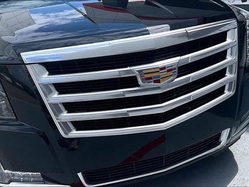 Used 2019 Cadillac Escalade Luxury AWD/4WD image 33