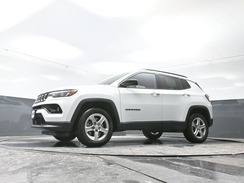 Used 2024 Jeep Compass Latitude image 51