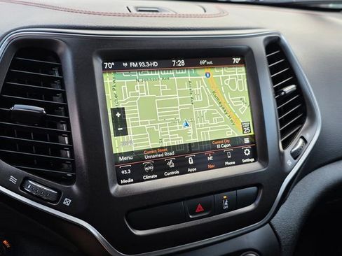 Used 2022 Jeep Cherokee Trailhawk w/ Sun, Sound & Nav Group image 28