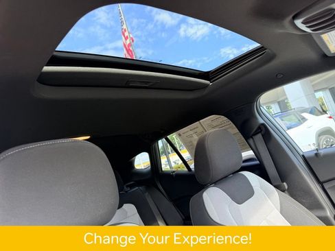 Used 2025 Chevrolet Trax RS w/ Sunroof Package FWD image 7