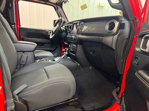 Used 2019 Jeep Wrangler Unlimited Sahara AWD/4WD image 26