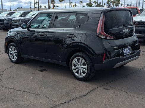 Used 2023 Kia Soul LX image 4