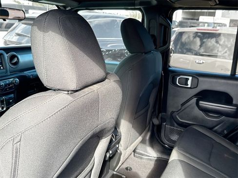Used 2021 Jeep Gladiator Willys image 27