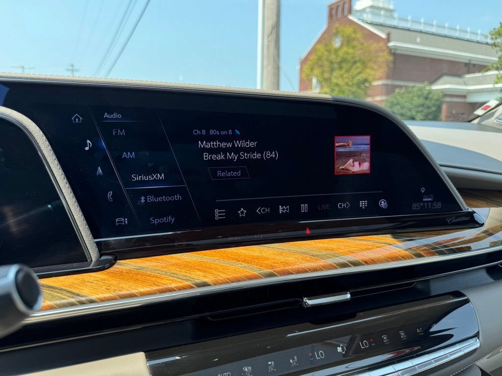 Certified 2023 Cadillac Escalade Premium Luxury Platinum w/ Heavy-Duty Trailer Package AWD/4WD image 24