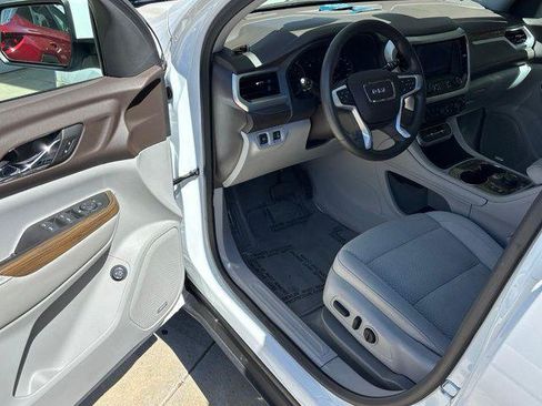 Used 2023 GMC Acadia SLE w/ Driver Convenience Package FWD image 8