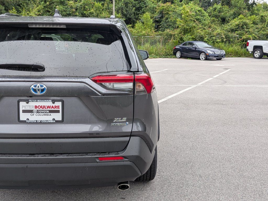 Used 2021 Toyota RAV4 XLE Premium AWD/4WD image 8