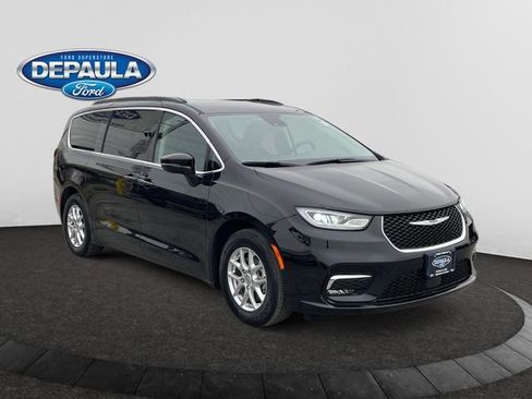 Used 2022 Chrysler Pacifica Touring-L image 9