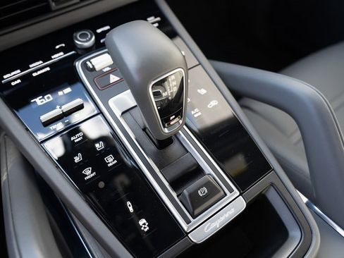 Certified 2022 Porsche Cayenne Turbo image 23