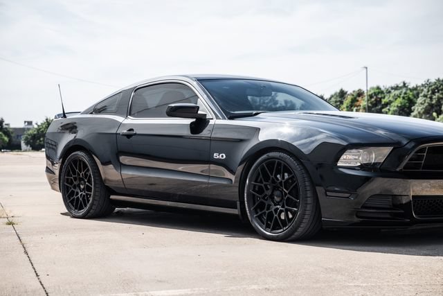 Used 2014 Ford Mustang GT Premium w/ Comfort Package RWD image 37