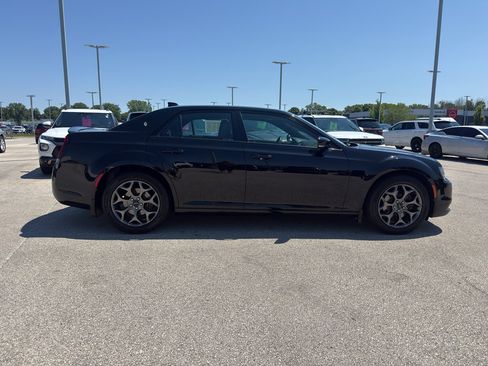 Used 2018 Chrysler 300 S w/ 300S Premium Group AWD/4WD image 4