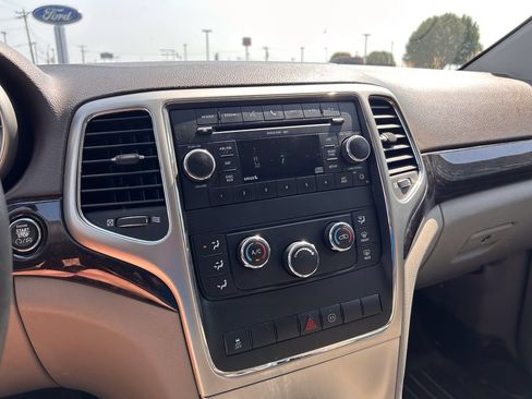 Used 2011 Jeep Grand Cherokee Laredo w/ Security & Convenience Group AWD/4WD image 23