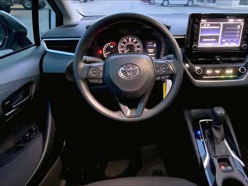 Used 2022 Toyota Corolla LE image 6