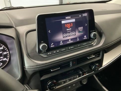 Used 2025 Nissan Rogue SV AWD/4WD image 15