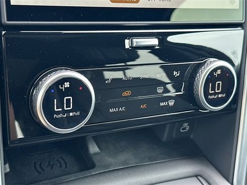 New 2025 Land Rover Discovery Dynamic SE image 21