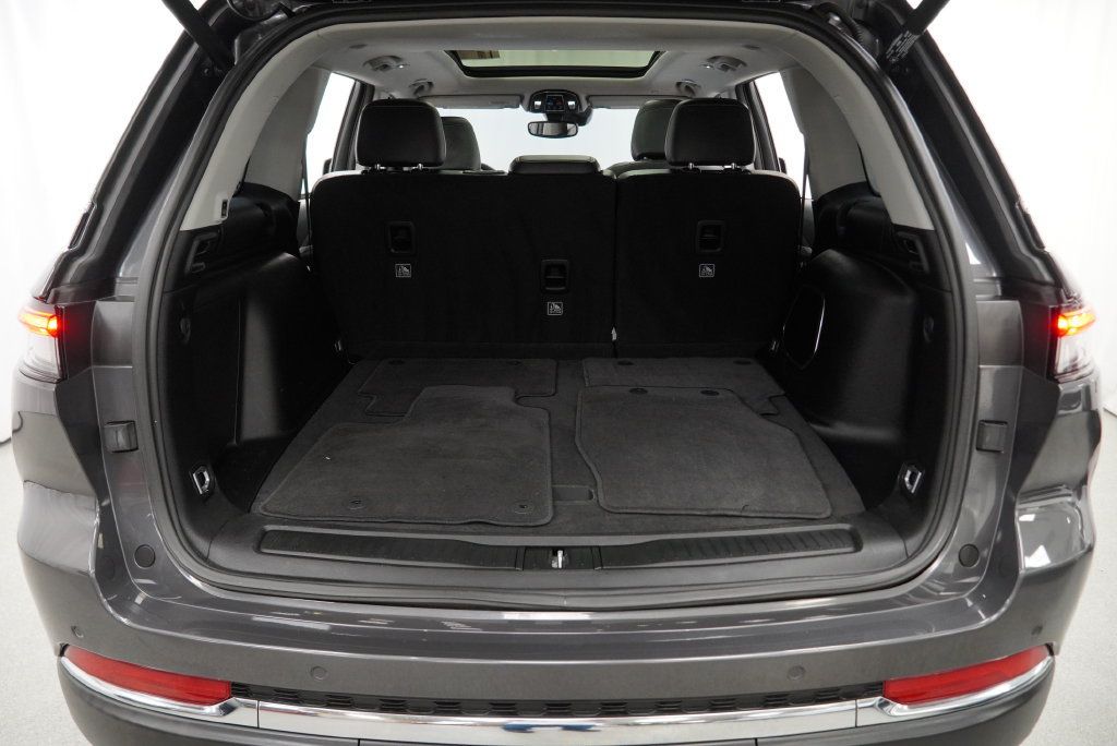 Used 2023 Jeep Grand Cherokee 4WD 4xe image 40