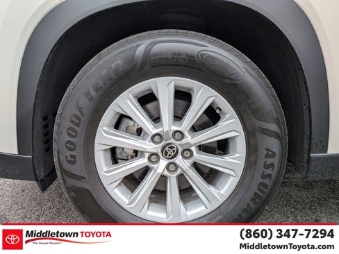 Certified 2024 Toyota Grand Highlander AWD image 9