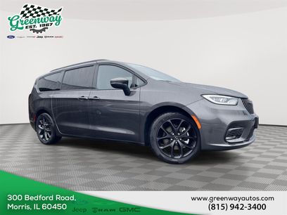 Used 2023 Chrysler Pacifica Touring-L w/ S Appearance Package