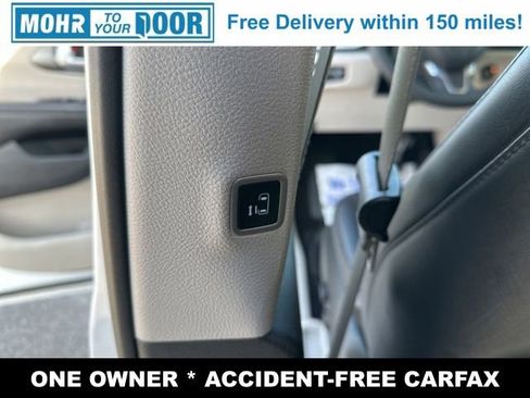 Used 2024 Chrysler Pacifica Touring-L image 28