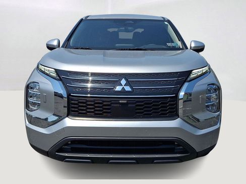 Used 2022 Mitsubishi Outlander ES AWD/4WD image 2