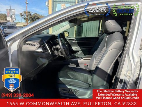Used 2019 Toyota Camry SE FWD image 17