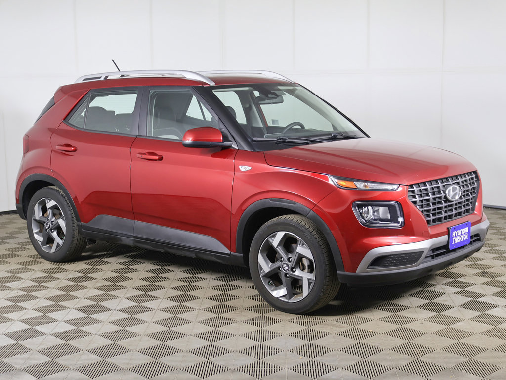 Certified 2024 Hyundai Venue SEL FWD image 2